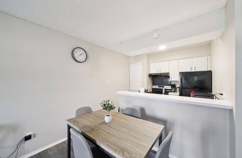 Buckingham Apartment | The Charlie 8105 I Spacious and Comfy 1 Bed 1 Bath