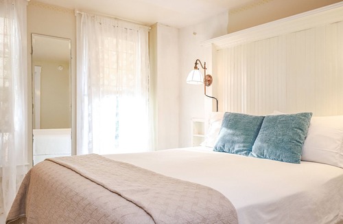 Onancock Hotel | The Charlotte Hotel & Restaurant