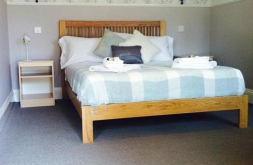 Charlton Marshall Hotel | The Charlton Inn