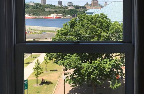 Desjardins Apartment | The charm of the river
