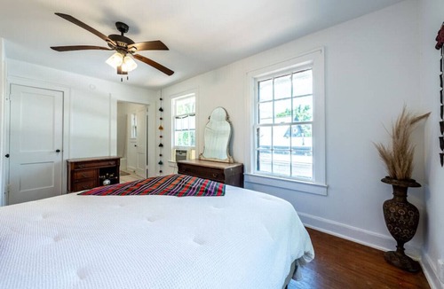 Cherrywood House | The Charmer, Super Close to UT + Downtown