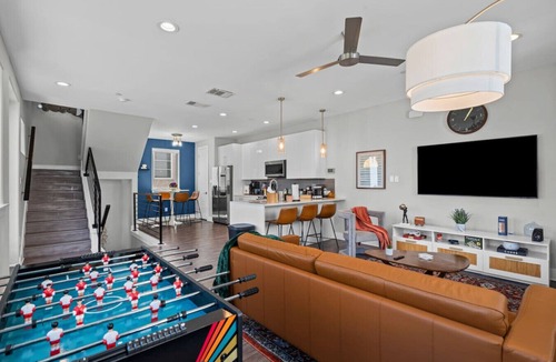 Fort Worth Apartment | The Charming 2BD: In the Heart of FortW & Stylish!