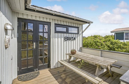 Rindby Strand House | The charming and well-maintained house is situated on a charming dune plot.