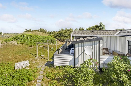 Rindby Strand House | The charming and well-maintained house is situated on a charming dune plot.