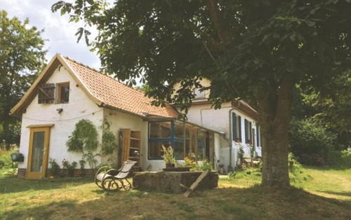 Neuilly-le-Dien House | The charming, bright stable