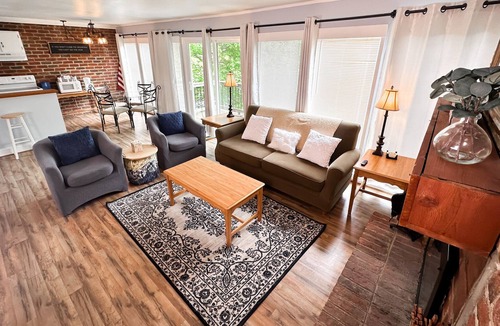 Ararat Condo | The Charming Chalet