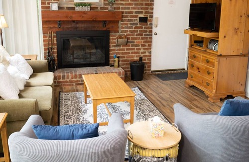 Ararat Condo | The Charming Chalet