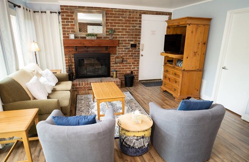 Ararat Condo | The Charming Chalet