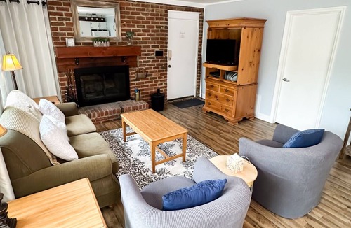Ararat Condo | The Charming Chalet