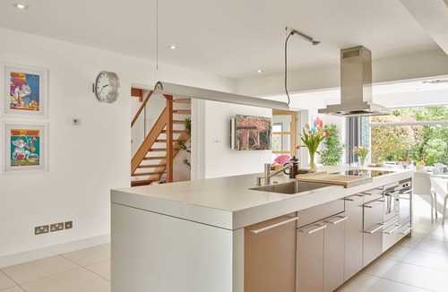 Cheltenham House | The Chase