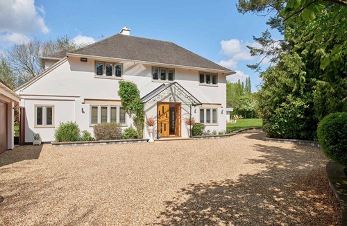 Cheltenham House | The Chase