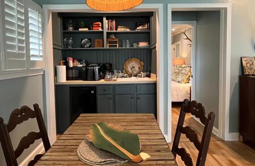 Waxahachie Bed & Breakfast | The Chaska House & Cottages