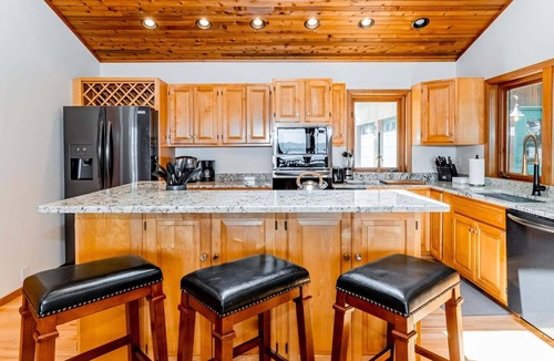 Littleton House | The Chateau at Ferncliff | Beautiful Main Lake Views | 3-Night Minimum