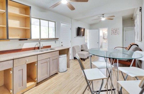 Manchaca House | The Chateau Unit B