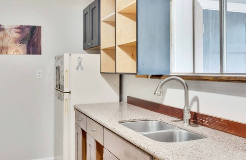 Manchaca House | The Chateau Unit B