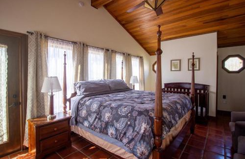 Bloomington House | The Chateau