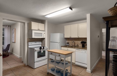 East Cesar Chavez House | The Chavez Social Club | 6BR Private Compound + Pool
