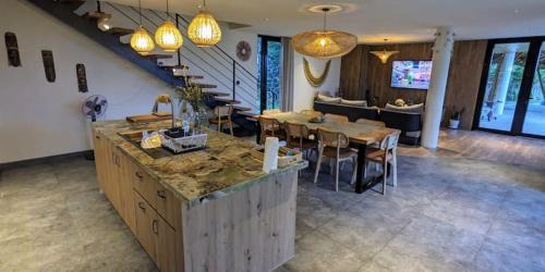 Selong Belanak House | The Cheechas Villa, Mountain & Oceanview