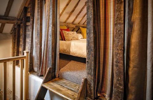 Saint Athan Apartment | The Cheese House, Gileston Manor