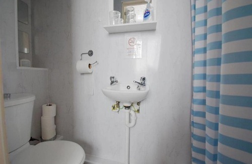 Blackpool Town Center Bed & Breakfast | The Chelston Bed and Breakfast