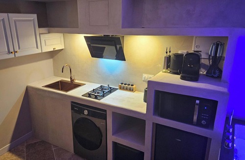 Montge-en-Goele Apartment | THE CHENE SUITE