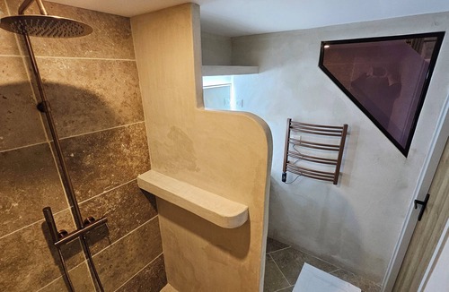 Montge-en-Goele Apartment | THE CHENE SUITE