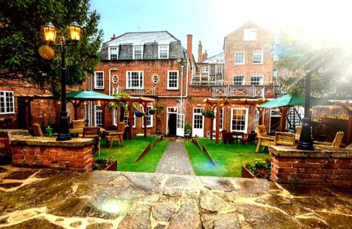Newbury Hotel | The Chequers Hotel
