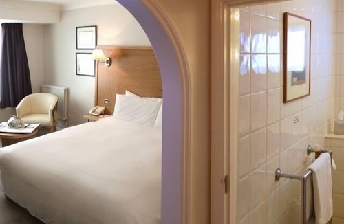 Newbury Hotel | The Chequers Hotel