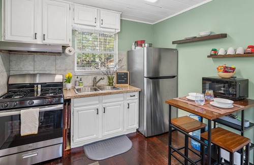 Jupiter Farms RV Rental | The Cherokee Hideaway: Pet-friendly & Event Setups