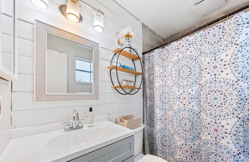 Jupiter Farms RV Rental | The Cherokee Hideaway: Pet-friendly & Event Setups