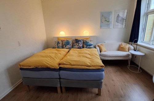 Arnager House | The Cherry Apartment - 'Den Gule Svane' Guest House - near Rønne & Beach