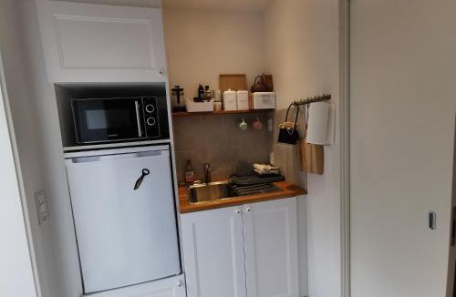 Arnager House | The Cherry Apartment - 'Den Gule Svane' Guest House - near Rønne & Beach