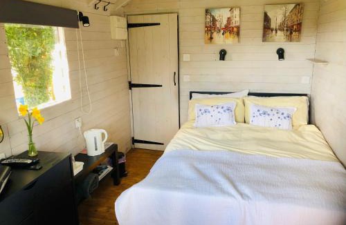 Sibford Gower House | The Cherry Tree Gypsy Wagon