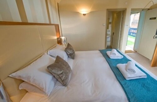 Stoke Row Hotel | The Cherry Tree Inn