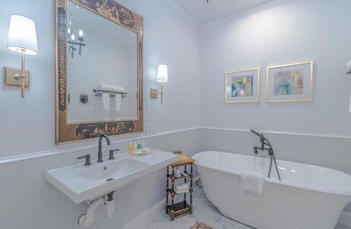 Urbanna Hotel | The Chesapeake Inn