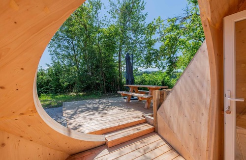 Neuvic Apartment | The chestnut tree's nest