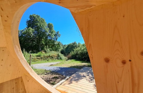 Neuvic Apartment | The chestnut tree's nest