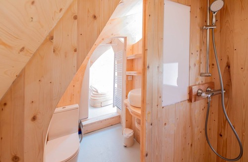 Neuvic Apartment | The chestnut tree's nest