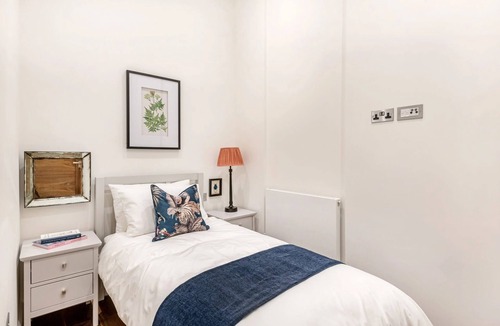 Queen's Gate Hotel | The Chic - Kensington