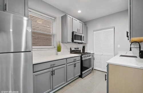 South Shore Condo | The Chic Urban Oasis Near the Lake!