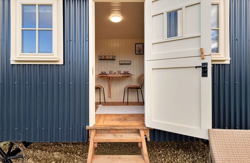 Brackley House | The Chicken Hut by Interhome