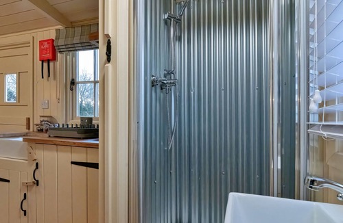 Brackley House | The Chicken Hut by Interhome