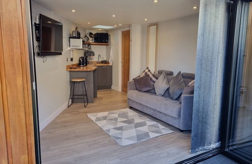 Cannards Grave Apartment | THE CHILL Studio Apartment