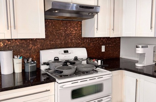 Walkerville House | The Chilver Charm - 2 BED 1 BATH OLE WALKERVILLE DUPLEX