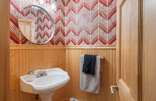 Alanson Cabin | The Chippewa House - Quiet Wooded Setting