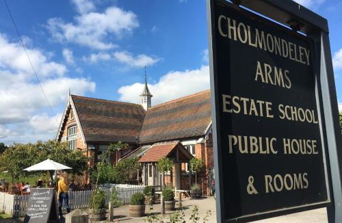 Cholmondley Hotel | The Cholmondeley Arms