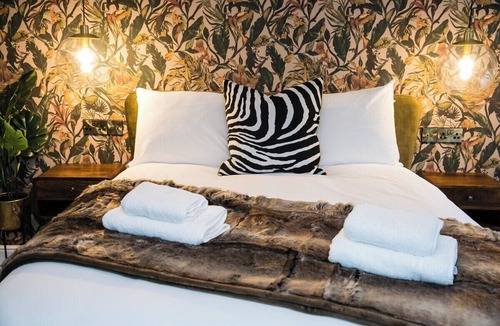 Buxton Hotel | The Chrome Hill Suite at Foxlow Grange