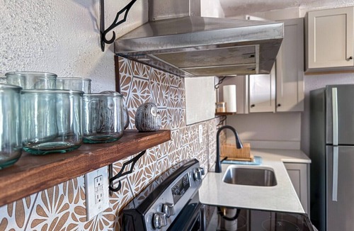 Lancaster Apartment | The Church Street Suite - Downtown, Cozy, Parking