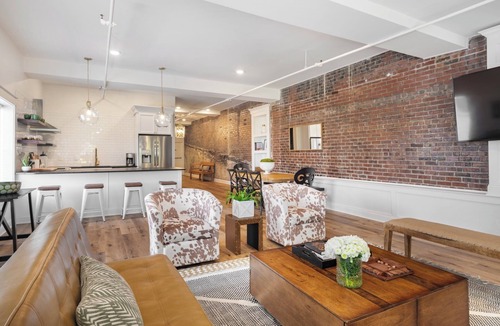 Downtown Louisville Condo | The Churchill@The 713! Large stylish suite on the Bourbon Trail, sleeps 12!