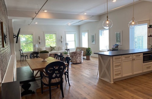 Downtown Louisville Condo | The Churchill@The 713! Large stylish suite on the Bourbon Trail, sleeps 12!